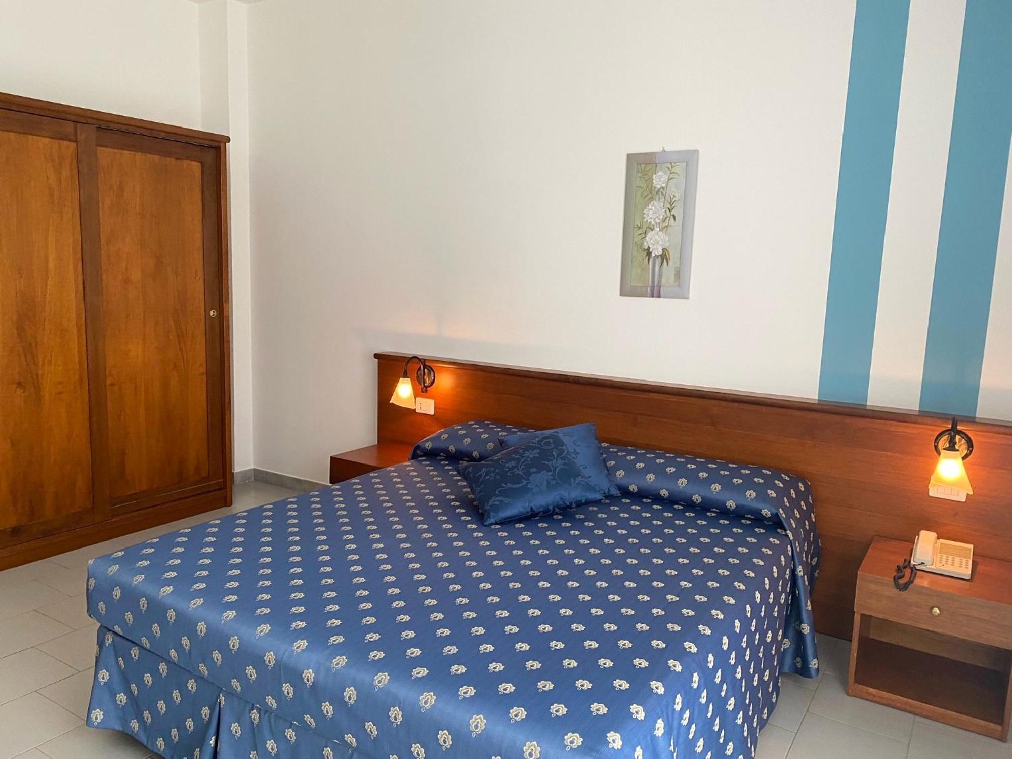 Hotel Villaggio Aurora San Pietro in Bevagna Exterior foto