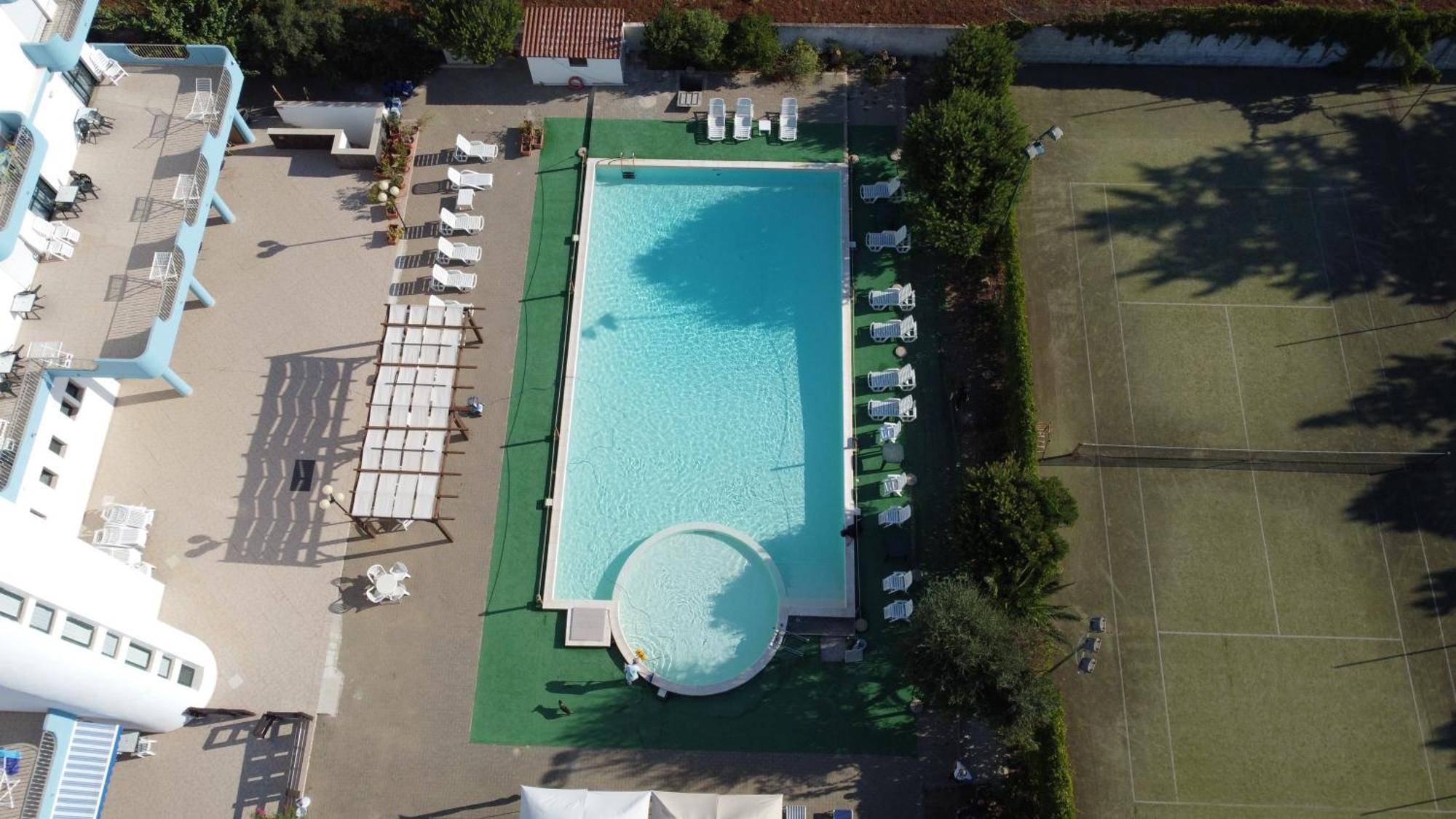 Hotel Villaggio Aurora San Pietro in Bevagna Exterior foto